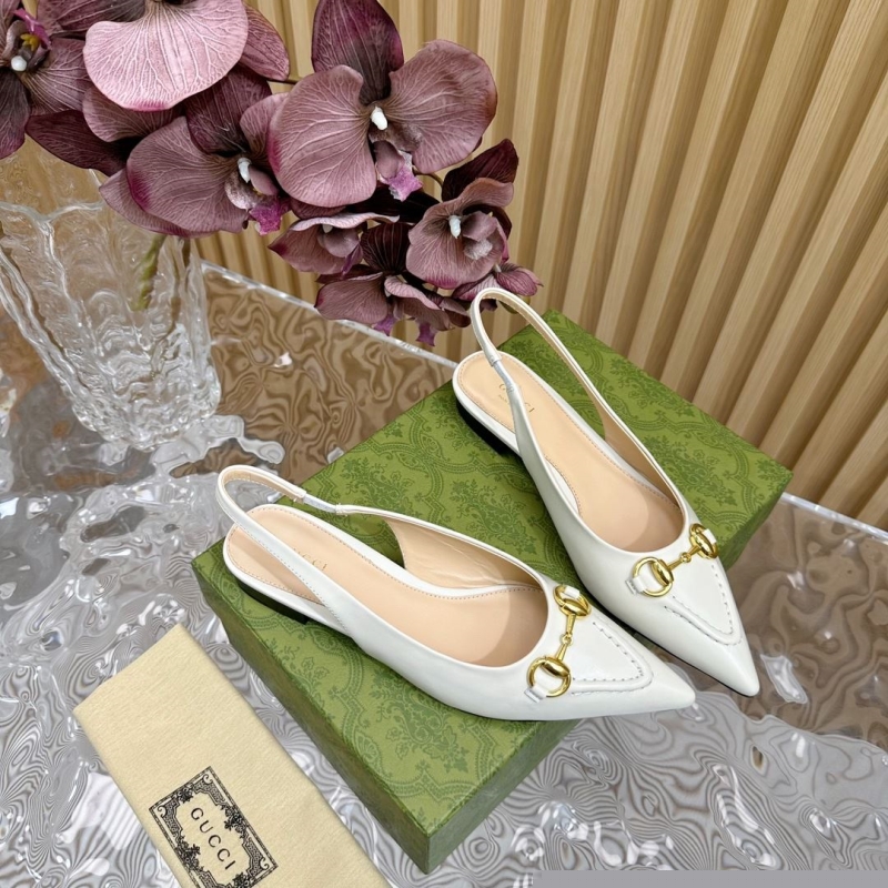 G*u*i sandals